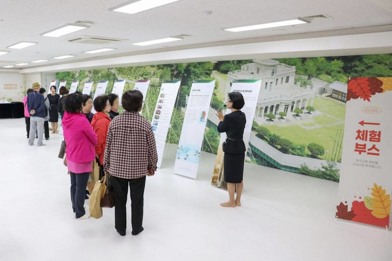 [포토] 신천지 화곡교회, ‘가을빛 힐링 음악회’ 개최… 음악과 문화 체험으로 지역 소통