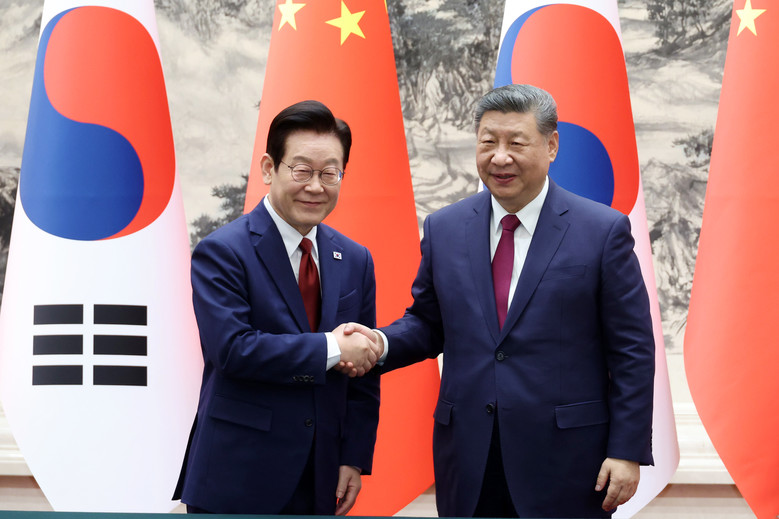 악수하는 한-중 정상