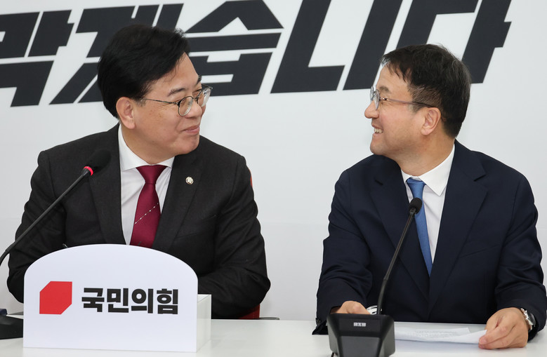 국회 여야 원내대표 첫 만남서