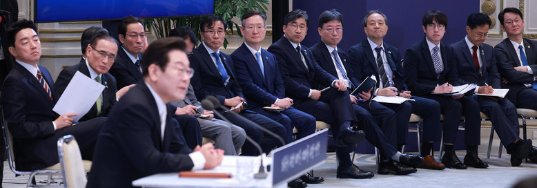 청와대 1기 참모진 개편 초읽기"정무...